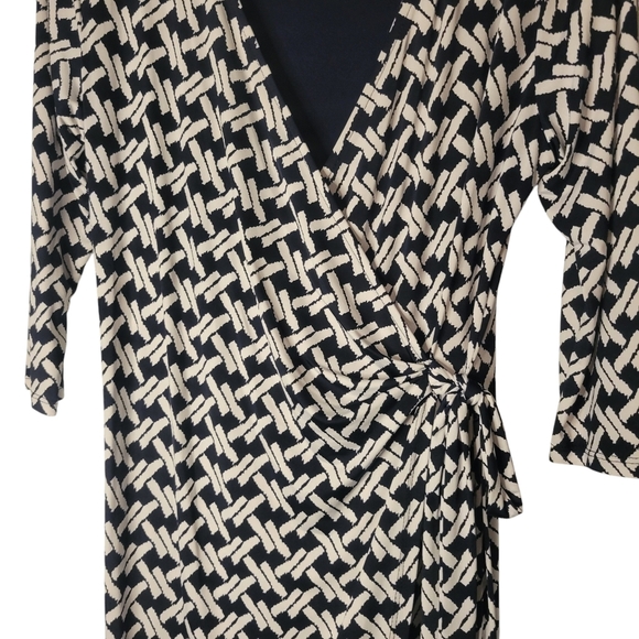 Gilli Wrap Dress - Picture 3 of 6